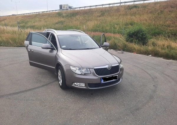 Skoda Superb cena 25500 przebieg: 190000, rok produkcji 2010 z Wrocław małe 37